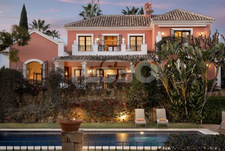 Exclusiva villa de lujo con vistas panorámicas en Estepona Golf