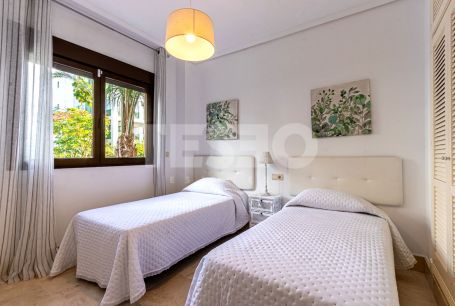 Exklusive 2-Zimmer-Wohnung in Ribera del Paraíso, Sotogrande Marina