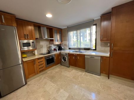 Exklusive 2-Zimmer-Wohnung in Ribera del Paraíso, Sotogrande Marina