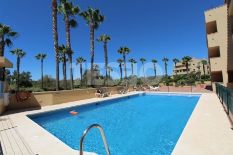 Exklusive 2-Zimmer-Wohnung in Ribera del Paraíso, Sotogrande Marina