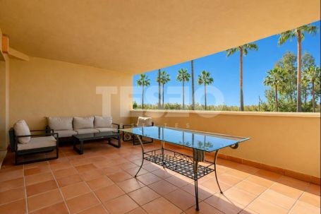 Exklusive 2-Zimmer-Wohnung in Ribera del Paraíso, Sotogrande Marina