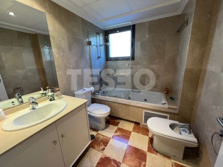 Exklusive 2-Zimmer-Wohnung in Ribera del Paraíso, Sotogrande Marina