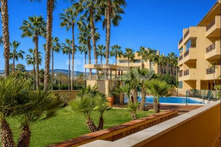 Exklusive 2-Zimmer-Wohnung in Ribera del Paraíso, Sotogrande Marina