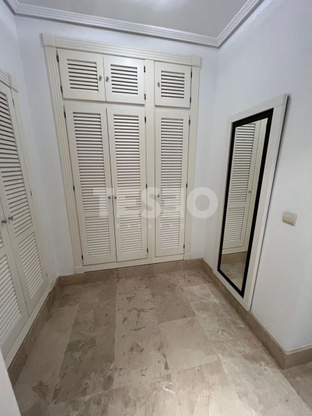 Exklusive 2-Zimmer-Wohnung in Ribera del Paraíso, Sotogrande Marina