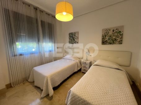 Exklusive 2-Zimmer-Wohnung in Ribera del Paraíso, Sotogrande Marina