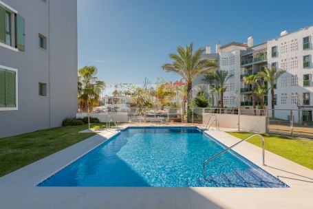 Exclusivo apartamento de 2 dormitorios con piscina privada en Jungla del Loro, Marina de Sotogrande