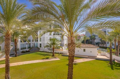 Exclusivo apartamento de 2 dormitorios con piscina privada en Jungla del Loro, Marina de Sotogrande