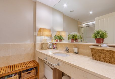 Exclusivo apartamento de 2 dormitorios con piscina privada en Jungla del Loro, Marina de Sotogrande