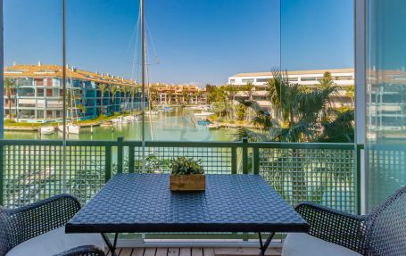 Exclusivo apartamento de 2 dormitorios con piscina privada en Jungla del Loro, Marina de Sotogrande