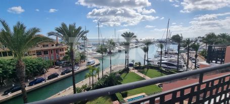 Penthouse duplex de luxe exclusif à Ribera del Obispo, Marina de Sotogrande
