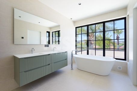 Preciosa Villa Reformada en la Zona B, Sotogrande Costa