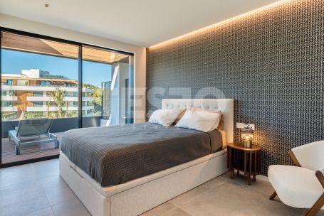 STUNNING PENTHOUSE WITH PANORAMIC VIEWS IN VILLAGE VERDE