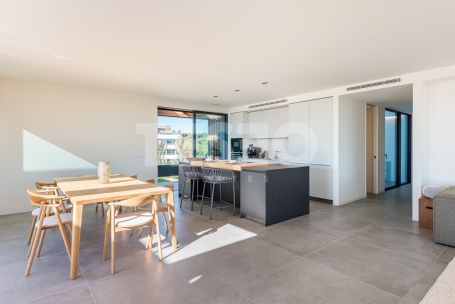 STUNNING PENTHOUSE WITH PANORAMIC VIEWS IN VILLAGE VERDE