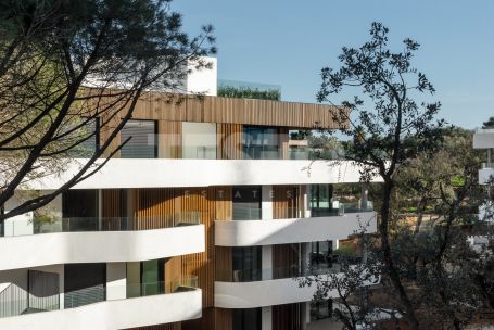 STUNNING PENTHOUSE WITH PANORAMIC VIEWS IN VILLAGE VERDE