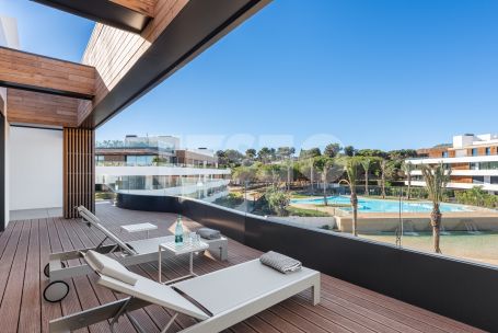 STUNNING PENTHOUSE WITH PANORAMIC VIEWS IN VILLAGE VERDE