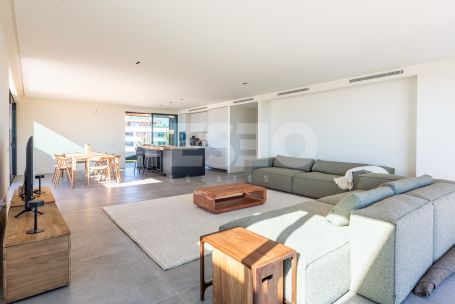 PENTHOUSE ÉPOUSTOUFLANT AVEC VUES PANORAMIQUES À VILLAGE VERDE