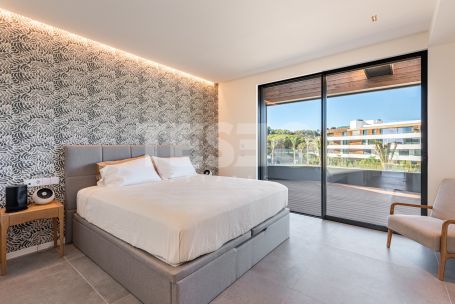 STUNNING PENTHOUSE WITH PANORAMIC VIEWS IN VILLAGE VERDE