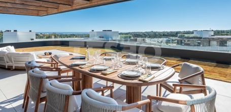 STUNNING PENTHOUSE WITH PANORAMIC VIEWS IN VILLAGE VERDE