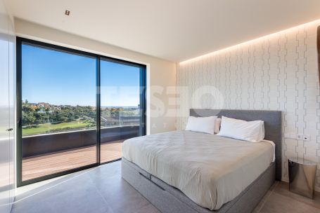 STUNNING PENTHOUSE WITH PANORAMIC VIEWS IN VILLAGE VERDE