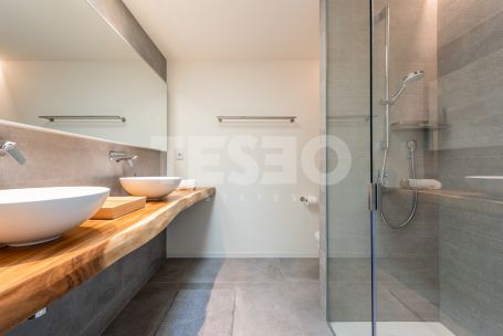 STUNNING PENTHOUSE WITH PANORAMIC VIEWS IN VILLAGE VERDE