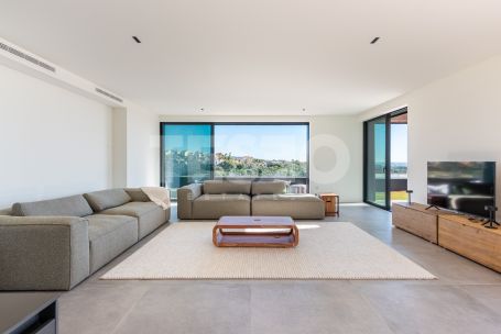 STUNNING PENTHOUSE WITH PANORAMIC VIEWS IN VILLAGE VERDE