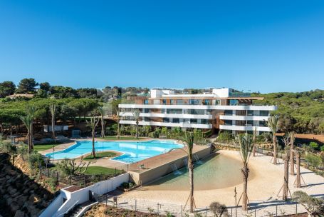 STUNNING PENTHOUSE WITH PANORAMIC VIEWS IN VILLAGE VERDE