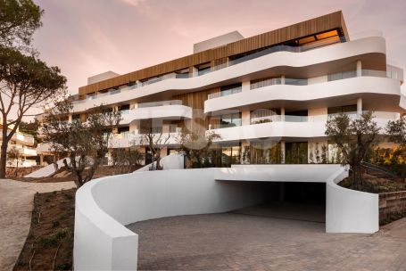 STUNNING PENTHOUSE WITH PANORAMIC VIEWS IN VILLAGE VERDE