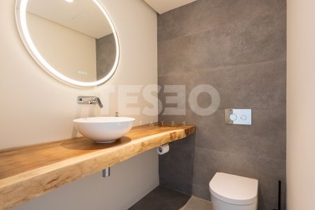 STUNNING PENTHOUSE WITH PANORAMIC VIEWS IN VILLAGE VERDE