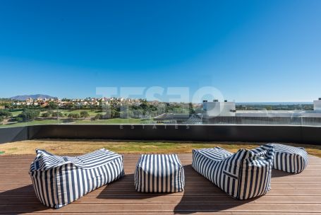 STUNNING PENTHOUSE WITH PANORAMIC VIEWS IN VILLAGE VERDE