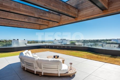 STUNNING PENTHOUSE WITH PANORAMIC VIEWS IN VILLAGE VERDE