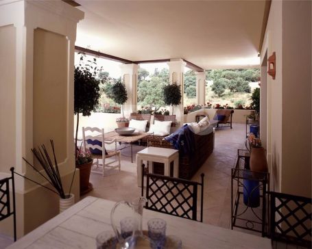 Spaciousness and Privacy in this apartment in the exclusive Valgrande Urbanization