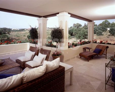 Spaciousness and Privacy in this apartment in the exclusive Valgrande Urbanization