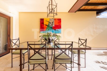 Spaciousness and Privacy in this apartment in the exclusive Valgrande Urbanization