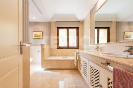 Spaciousness and Privacy in this apartment in the exclusive Valgrande Urbanization