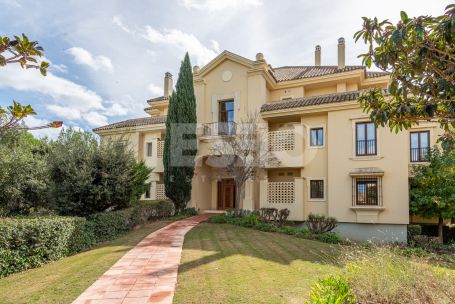 Spaciousness and Privacy in this apartment in the exclusive Valgrande Urbanization