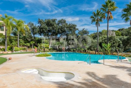 Spaciousness and Privacy in this apartment in the exclusive Valgrande Urbanization