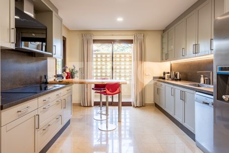 Spaciousness and Privacy in this apartment in the exclusive Valgrande Urbanization