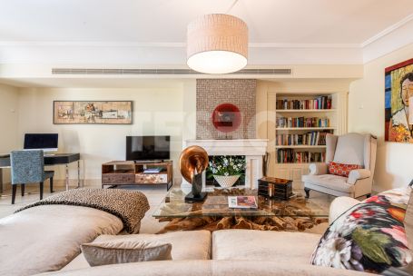 Spaciousness and Privacy in this apartment in the exclusive Valgrande Urbanization