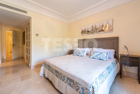 Spaciousness and Privacy in this apartment in the exclusive Valgrande Urbanization