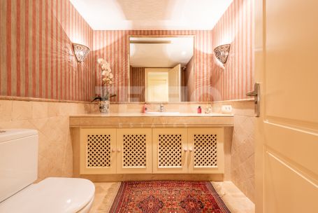 Spaciousness and Privacy in this apartment in the exclusive Valgrande Urbanization