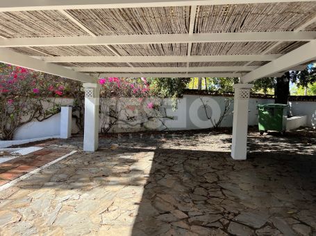 Villa to renovate in the area of Kings and Queens, Sotogrande Costa