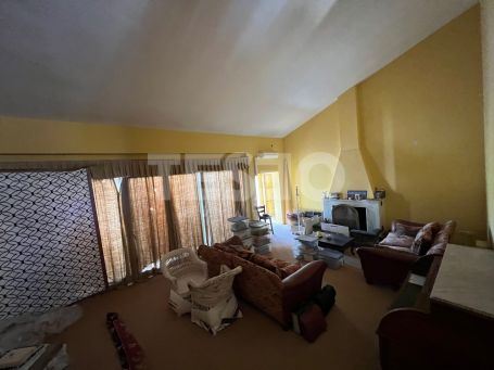 Villa to renovate in the area of Kings and Queens, Sotogrande Costa