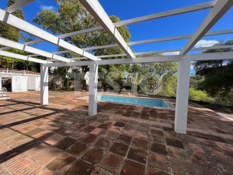 Villa to renovate in the area of Kings and Queens, Sotogrande Costa