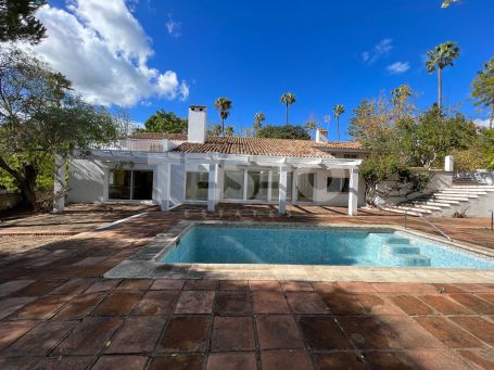 Villa to renovate in the area of Kings and Queens, Sotogrande Costa