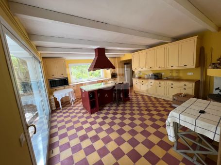 Villa to renovate in the area of Kings and Queens, Sotogrande Costa