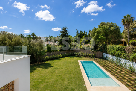 Contemporary Six-Bedroom Villa in Prestigious Sotogrande Costa