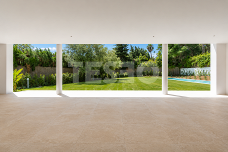Contemporary Six-Bedroom Villa in Prestigious Sotogrande Costa
