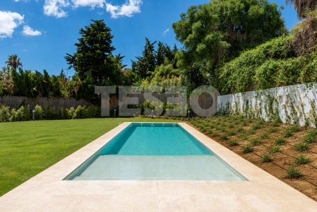 Contemporary Six-Bedroom Villa in Prestigious Sotogrande Costa