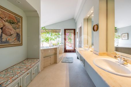 Elegant Villa in Kings &amp; Queens, overlooking the iconic 7th hole of the Royal Golf Course of Sotogrande