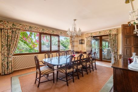 Elegant Villa in Kings &amp; Queens, overlooking the iconic 7th hole of the Royal Golf Course of Sotogrande